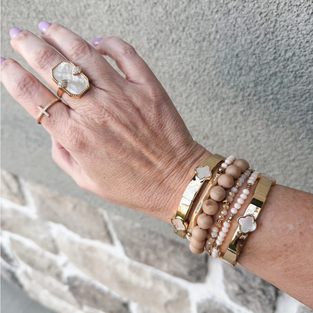 Elegant Cream Beaded Stretch Bracelet - Picture 4 of 4